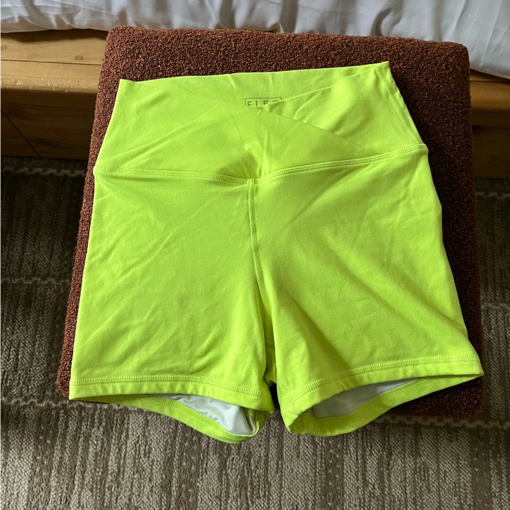Fleo V-Waist High Rise Shorts